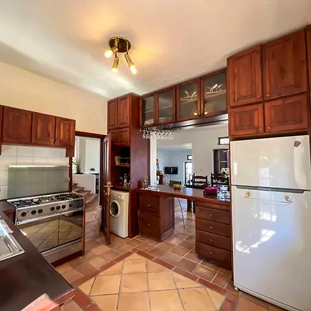 Leroy Party&event By Holidaykeys * Bellapais