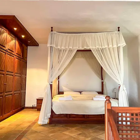 Leroy Party&event By Holidaykeys