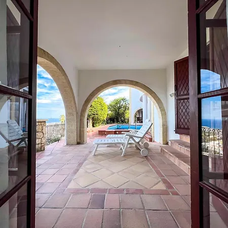 Leroy Party&event By Holidaykeys *