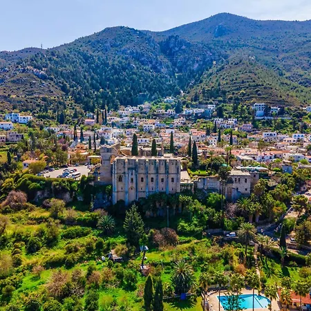 Leroy Party&event By Holidaykeys