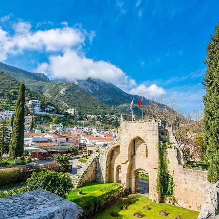 Leroy Party&event By Holidaykeys *