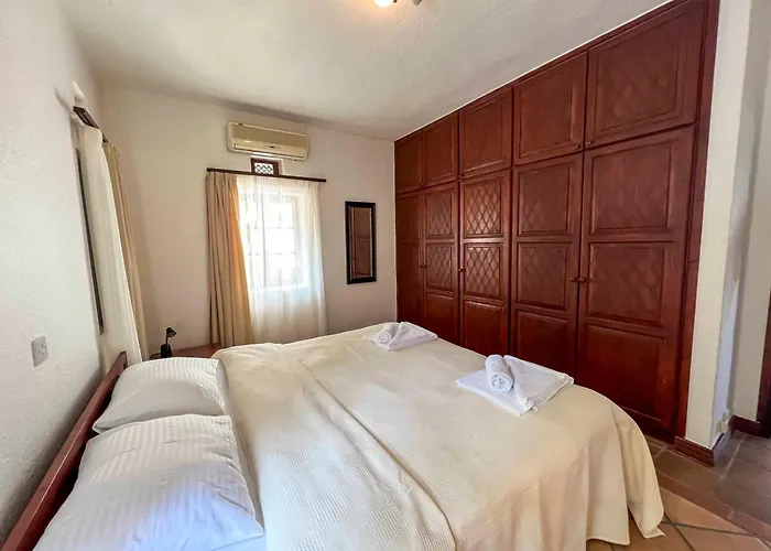 Leroy Party&event By Holidaykeys