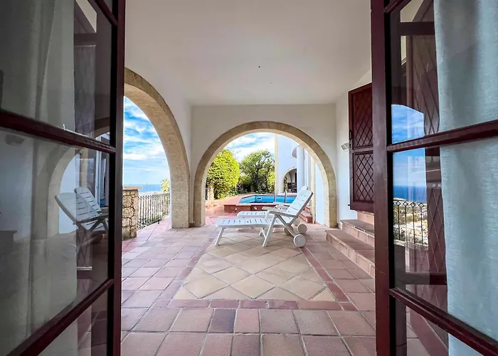 Leroy Party&event By Holidaykeys *